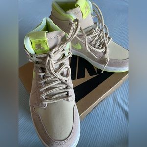 Nike womens air Jordan zoom air comfort high tops